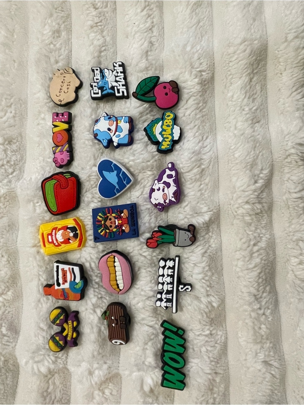 18pc random bulk croc charms